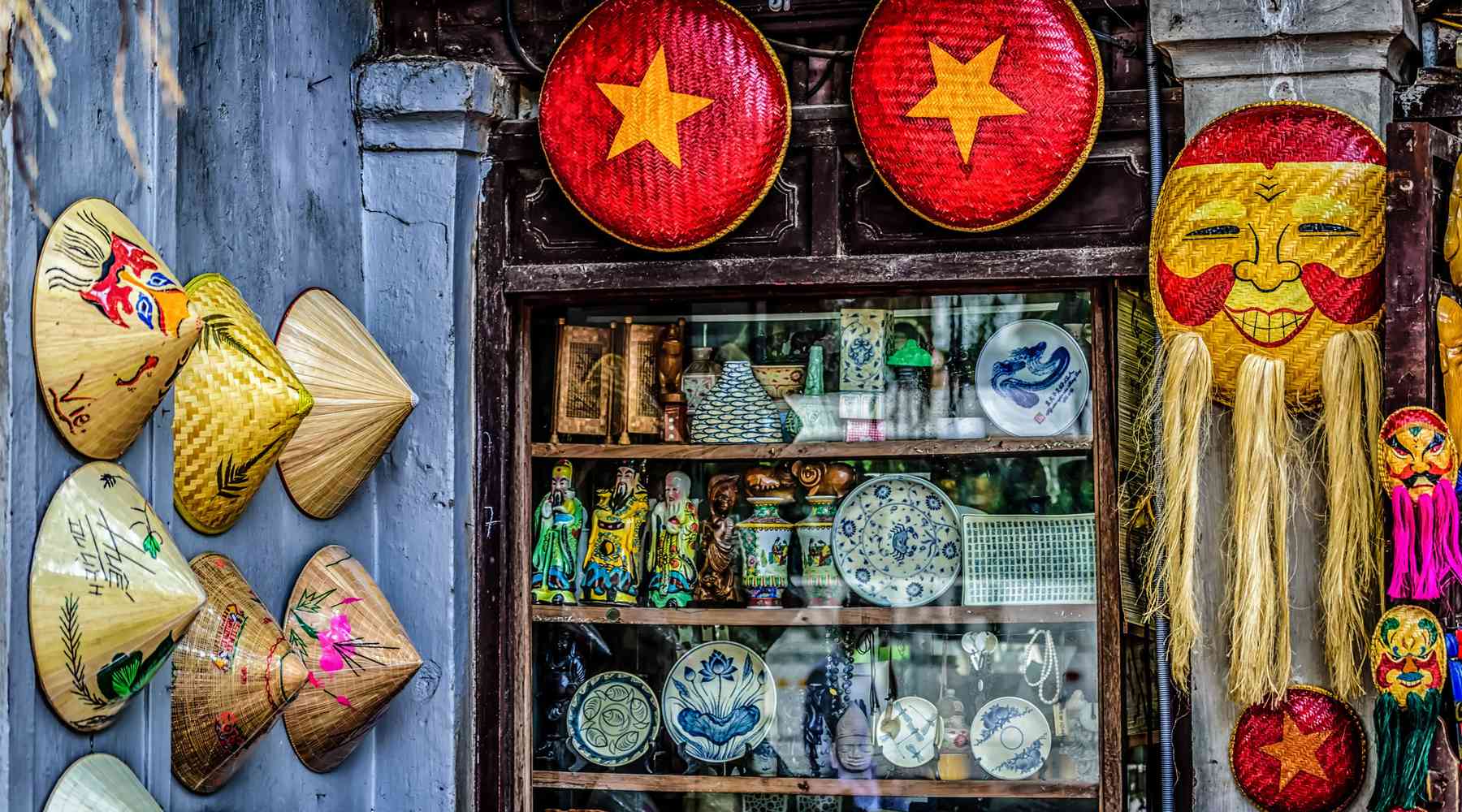 Must -Buy Souvenirs When You Travel to Vietnam